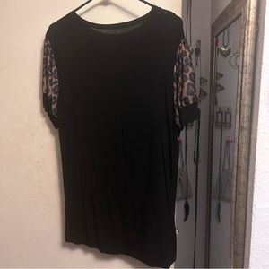 Blouse with leopard print sleeves